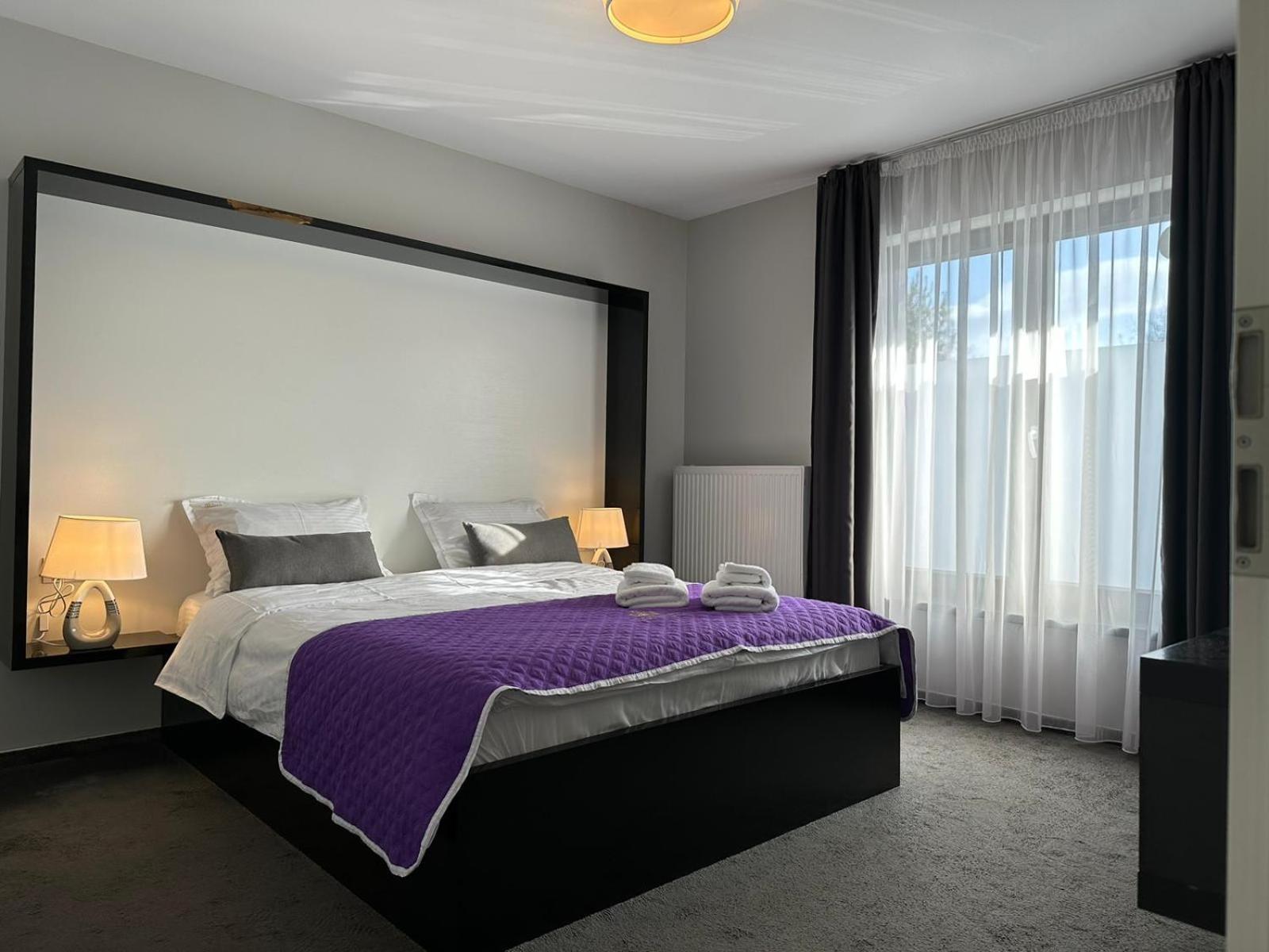 Luxury Glam Apartments & Studios Near Coresi Mall Braşov Eksteriør bilde