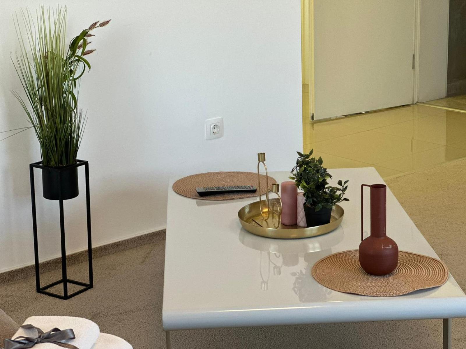 Luxury Glam Apartments & Studios Near Coresi Mall Braşov Eksteriør bilde