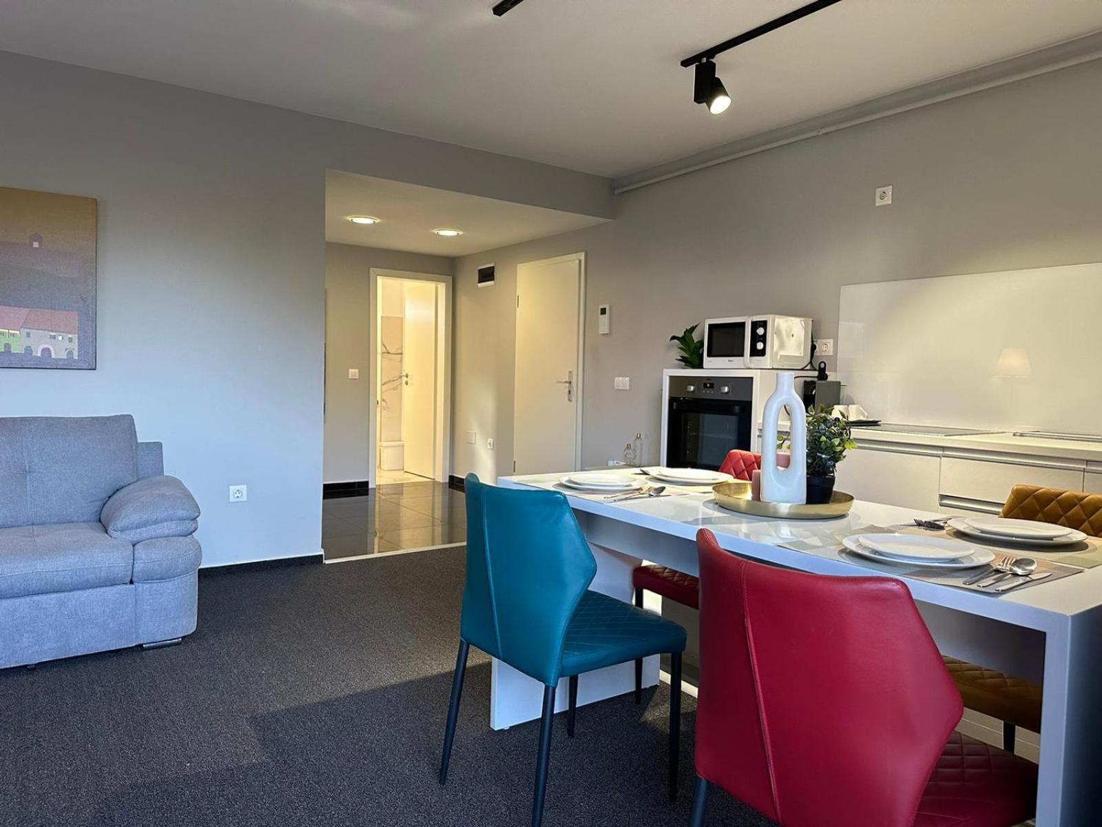 Luxury Glam Apartments & Studios Near Coresi Mall Braşov Eksteriør bilde