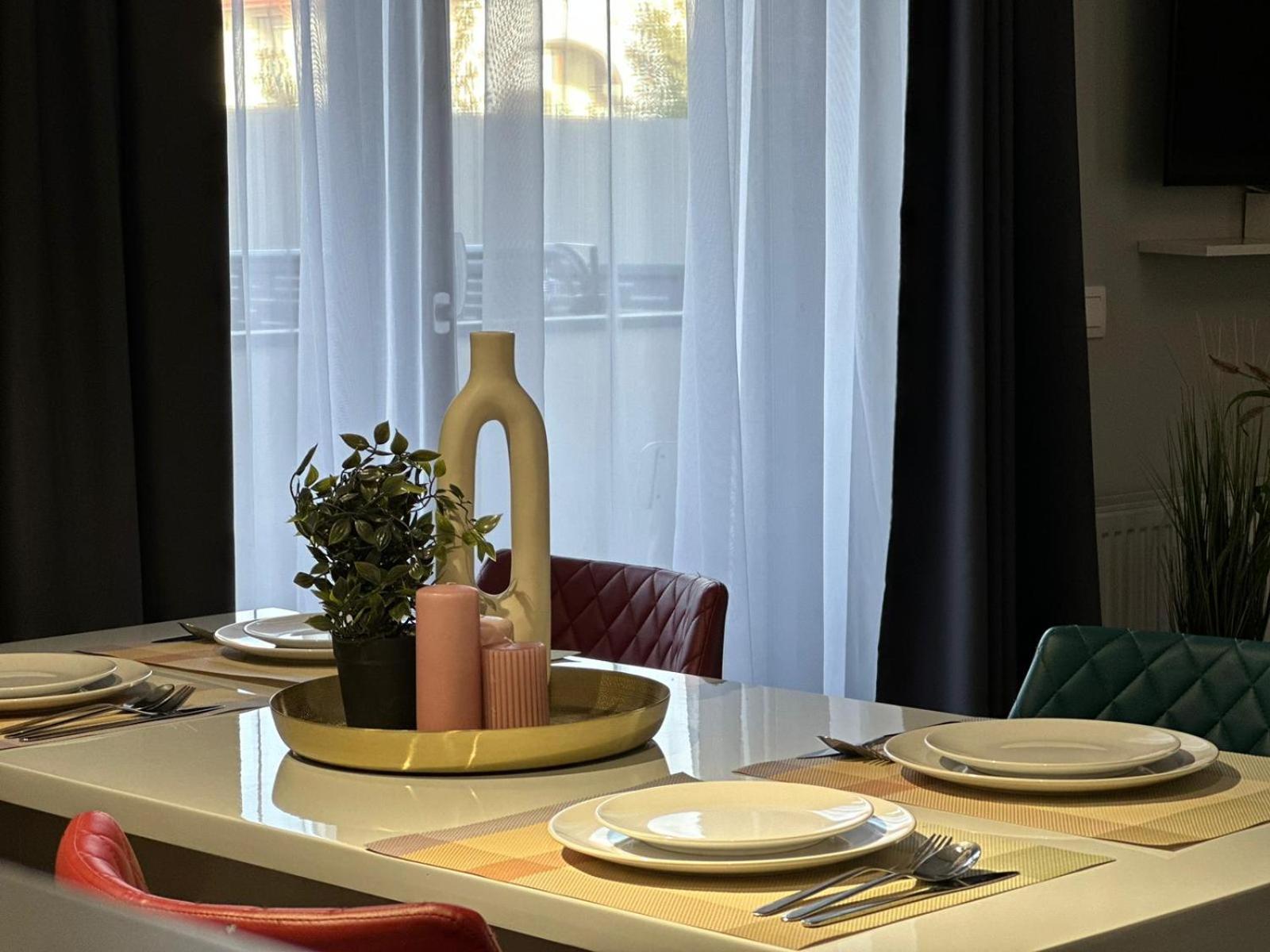 Luxury Glam Apartments & Studios Near Coresi Mall Braşov Eksteriør bilde