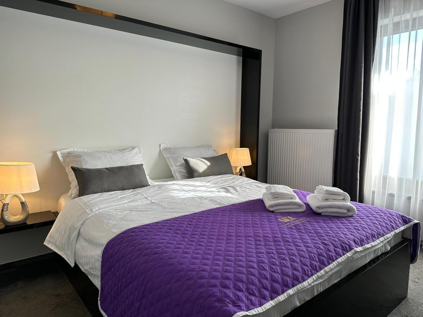 Luxury Glam Apartments & Studios Near Coresi Mall Braşov Eksteriør bilde