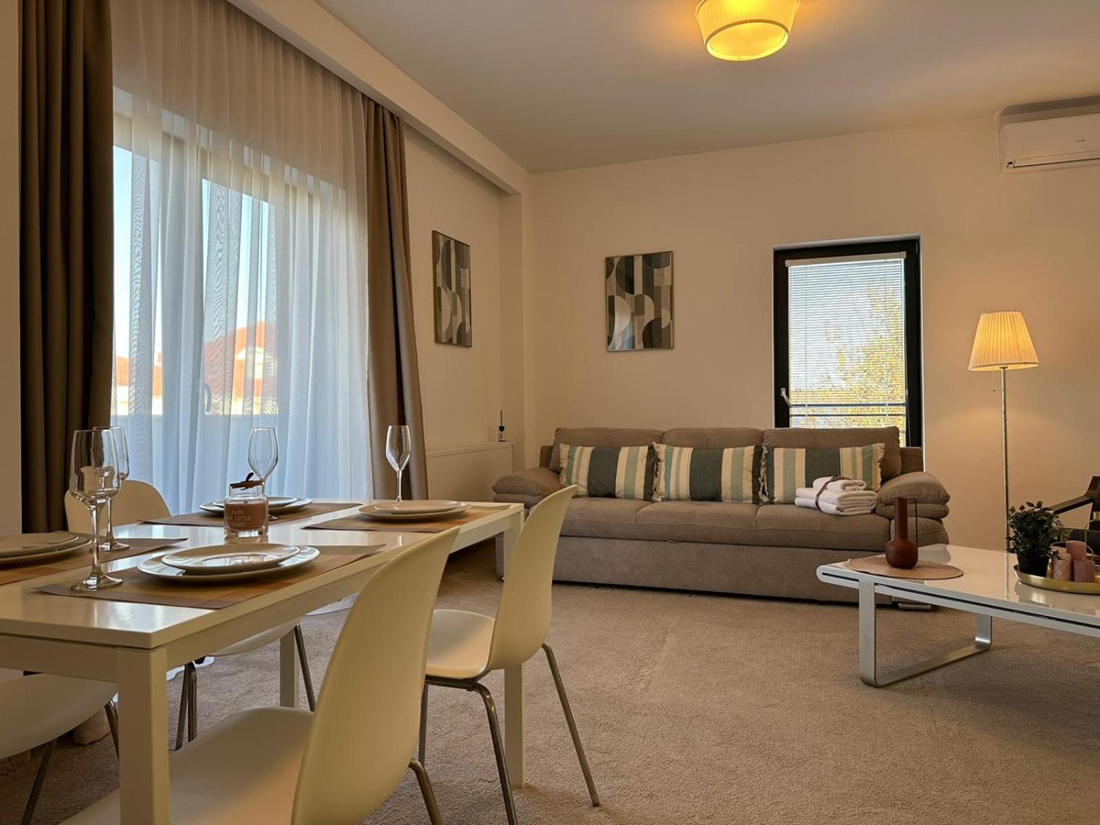 Luxury Glam Apartments & Studios Near Coresi Mall Braşov Eksteriør bilde