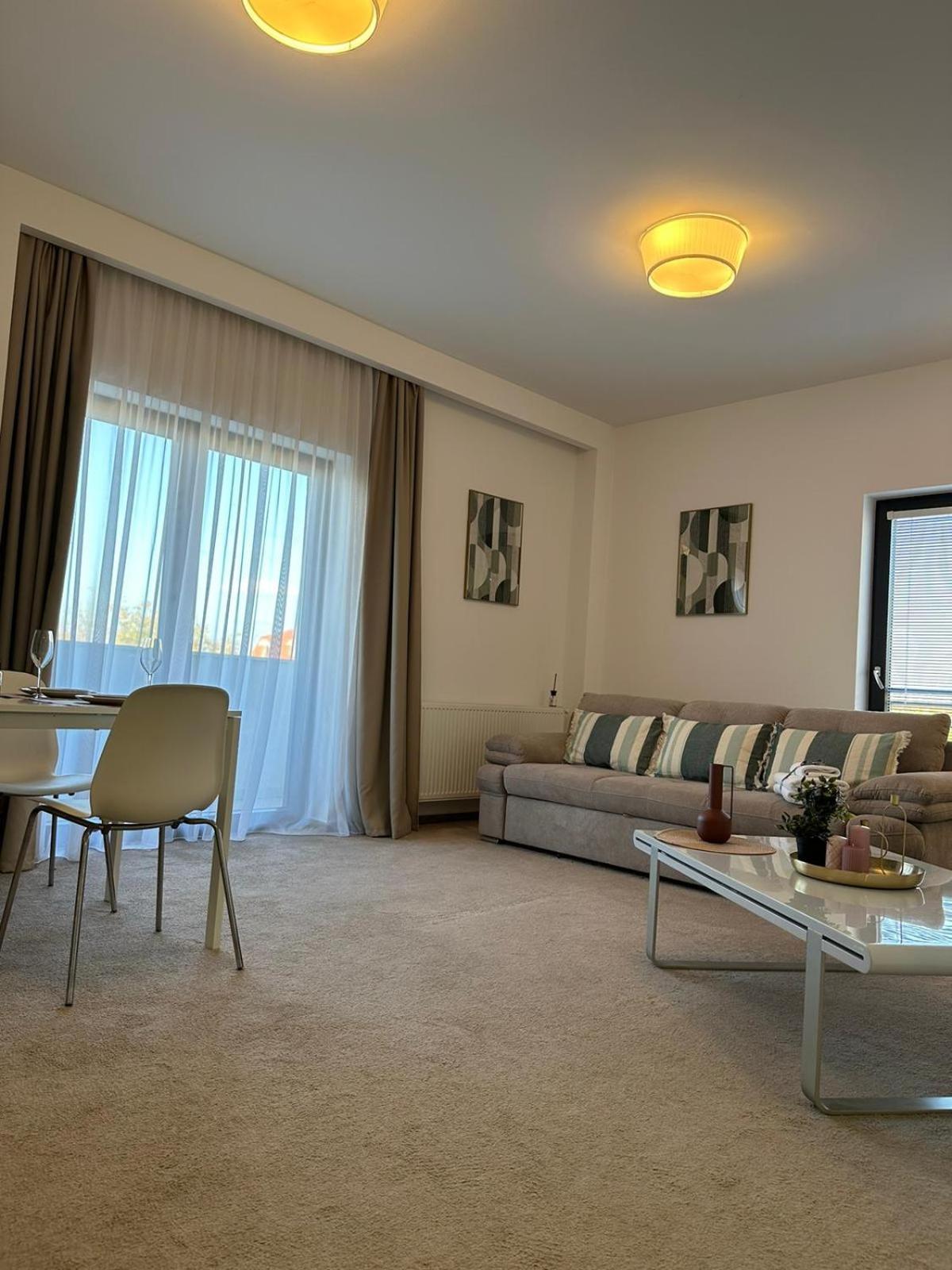 Luxury Glam Apartments & Studios Near Coresi Mall Braşov Eksteriør bilde