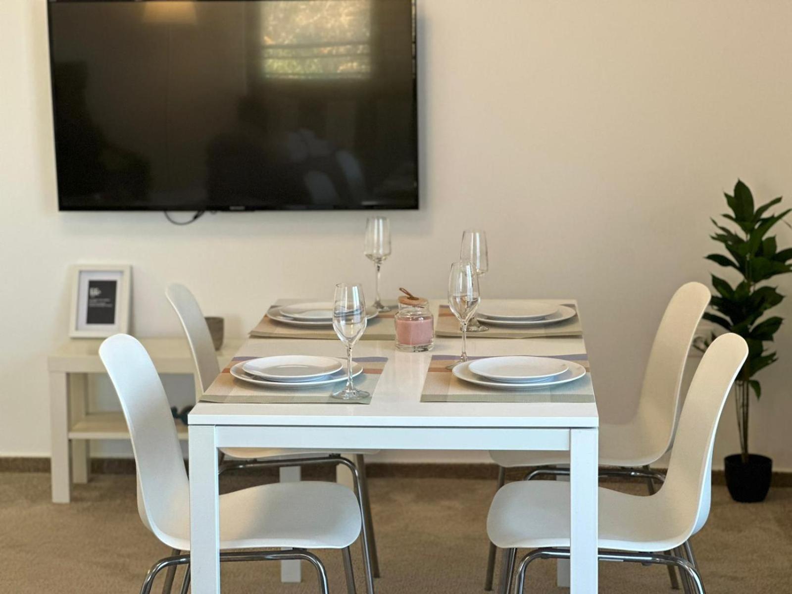 Luxury Glam Apartments & Studios Near Coresi Mall Braşov Eksteriør bilde