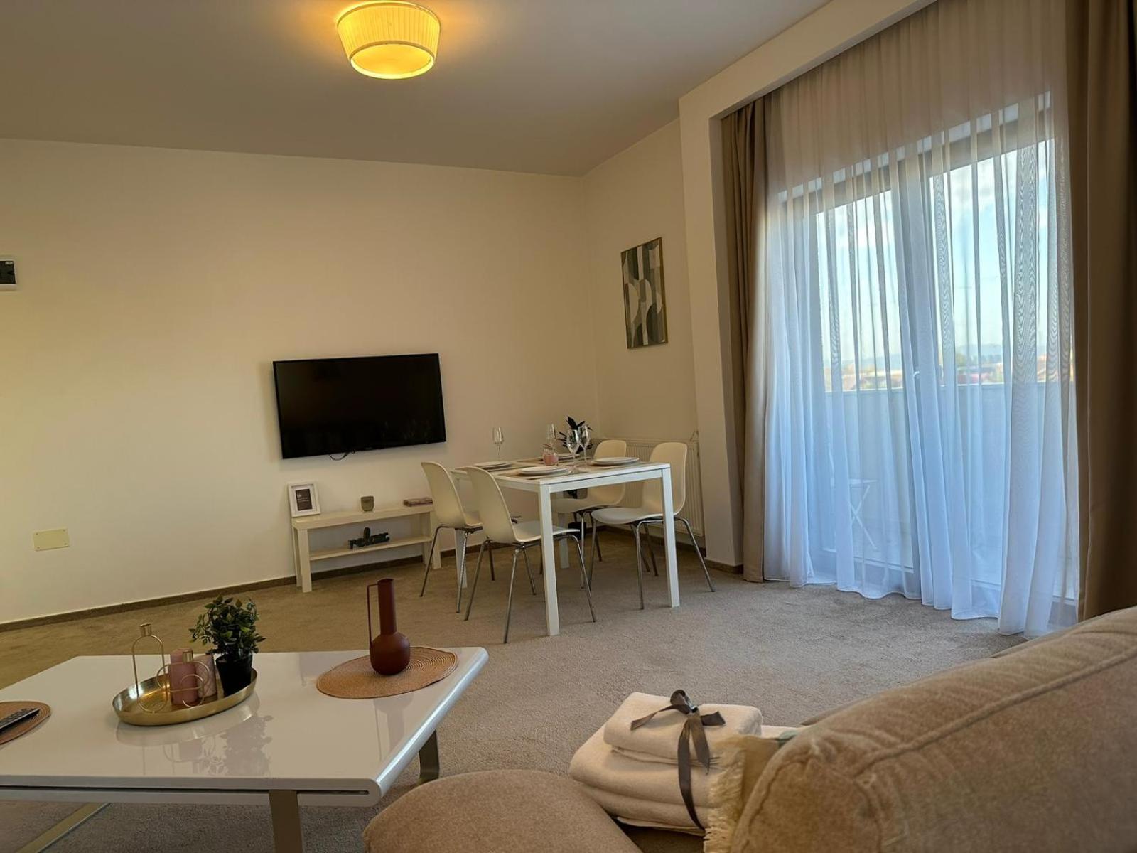 Luxury Glam Apartments & Studios Near Coresi Mall Braşov Eksteriør bilde